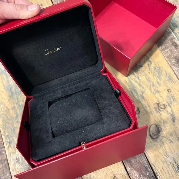 Cartier Elegant Red Jewelry Box with Gold Detailing - Picture 2 of 5